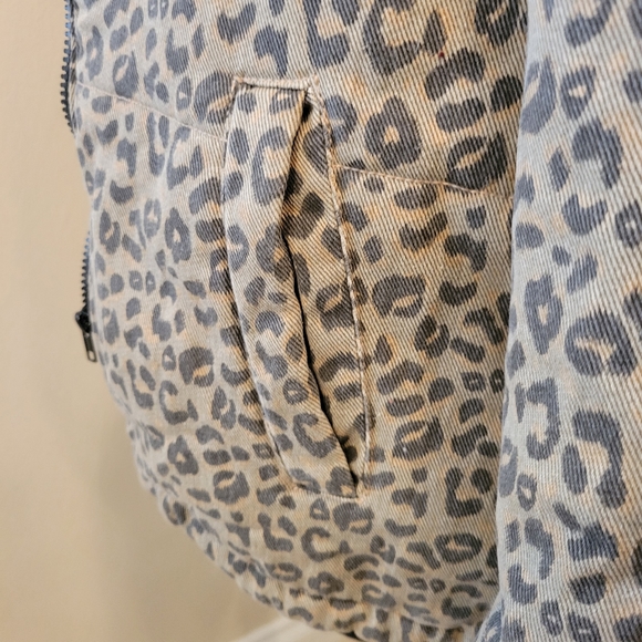 LEOPARD PRINT DENIM JACKET - Picture 3 of 6